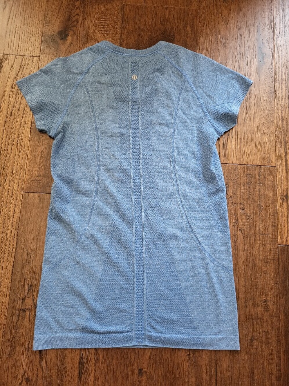 Lululemon Swiftly Tech Short Sleeve EUC Size 8 - Picture 2 of 3